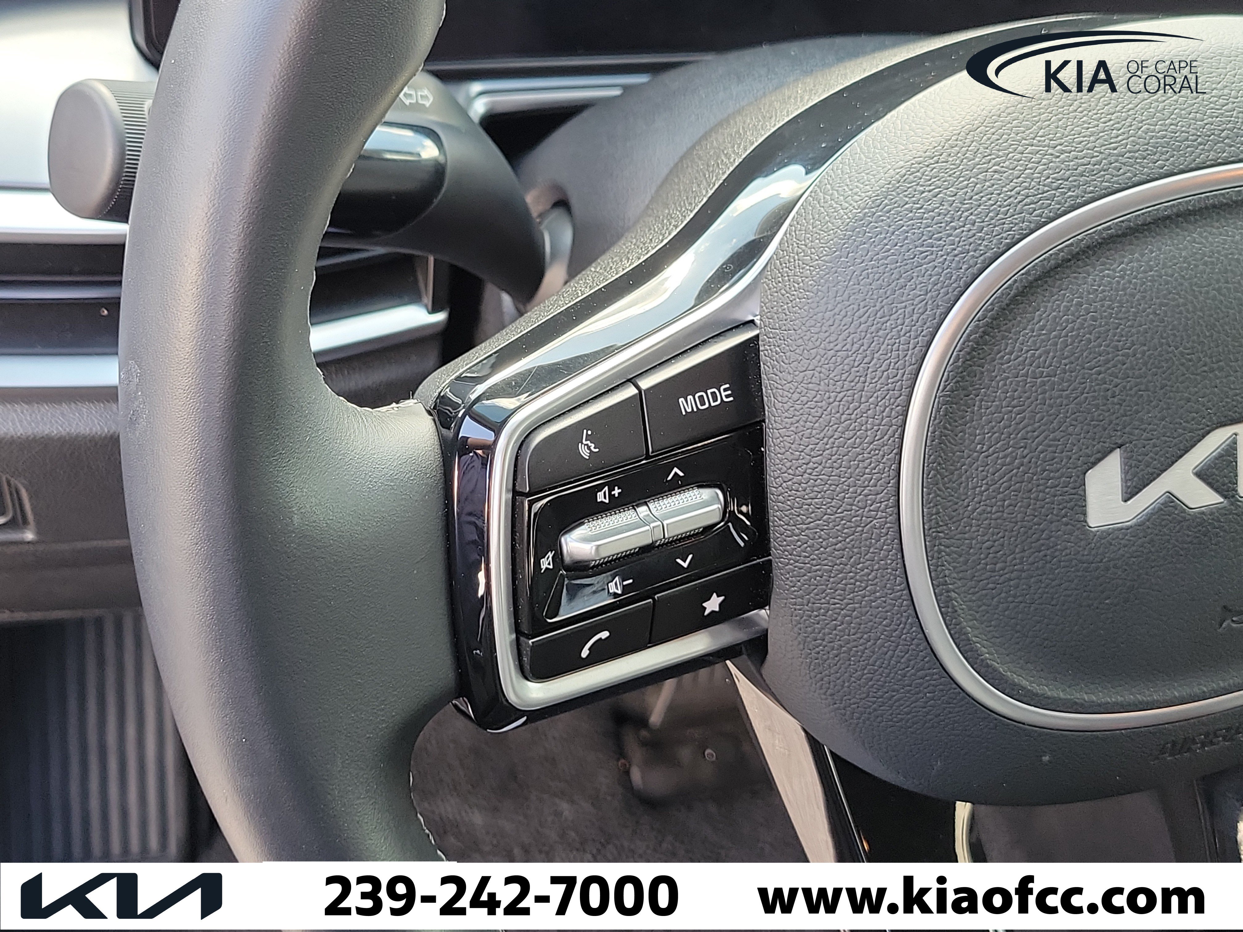 Certified 2025 Kia Sorento S FWD image 25