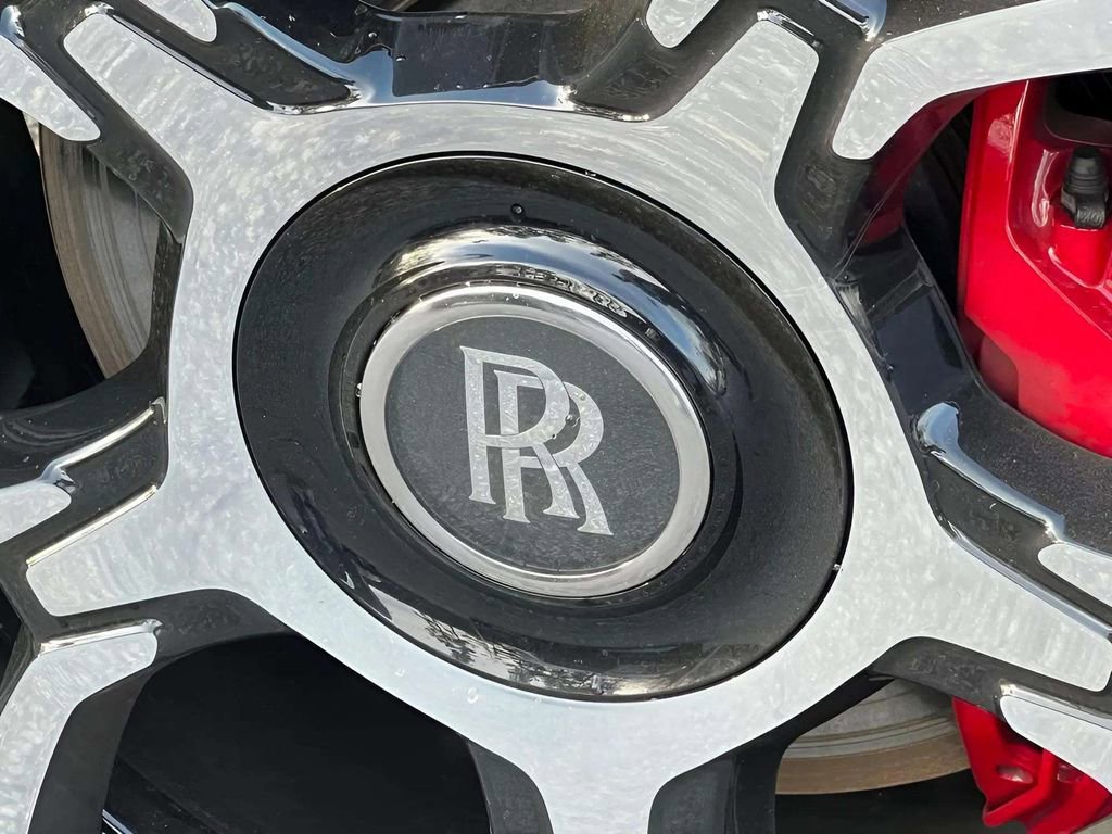 Used 2022 Rolls-Royce Cullinan Black Badge w/ Dark Exterior Package image 16