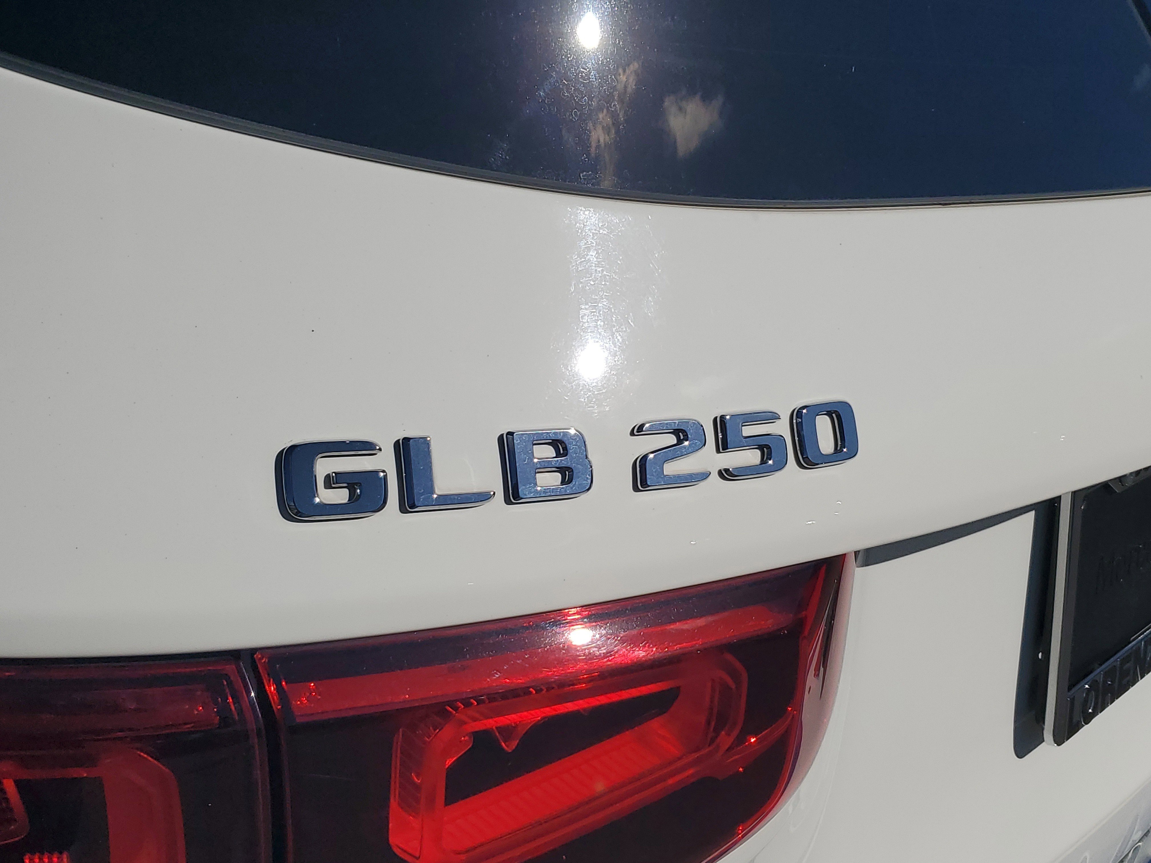 Used 2023 Mercedes-Benz GLB 250 4MATIC w/ Premium Package image 31