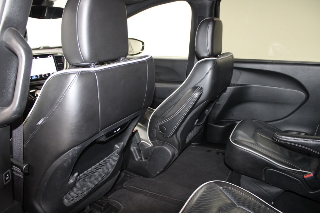 Used 2025 Chrysler Pacifica Limited FWD image 19