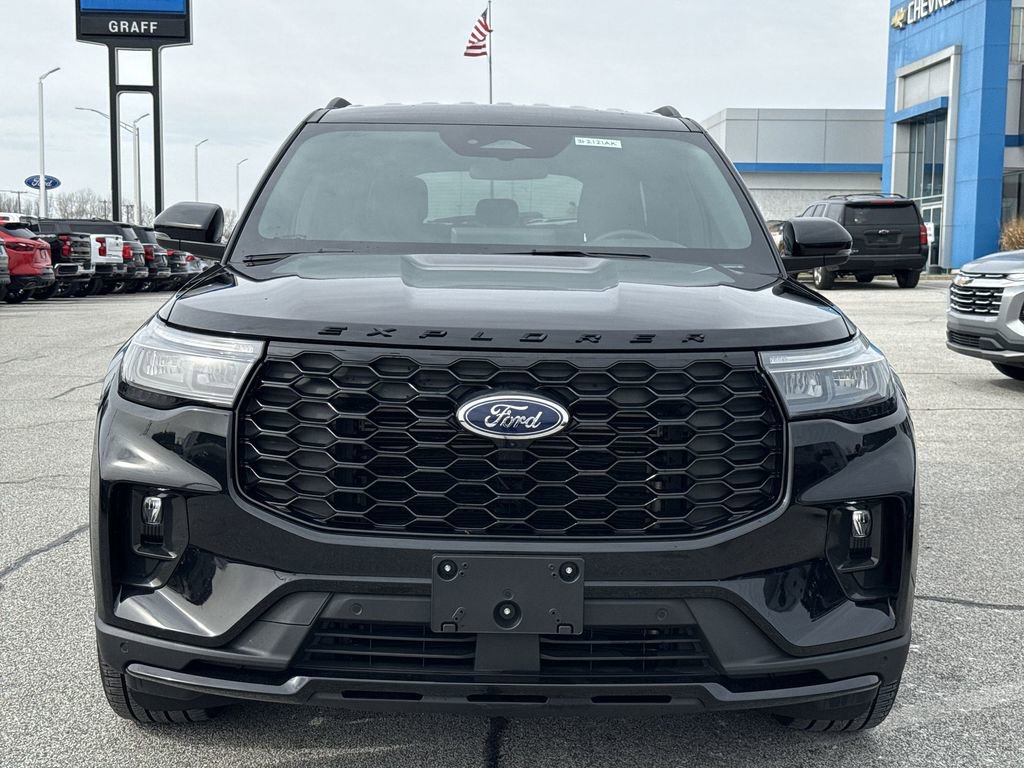 Used 2025 Ford Explorer ST-Line w/ ST-Line Street Pack image 3