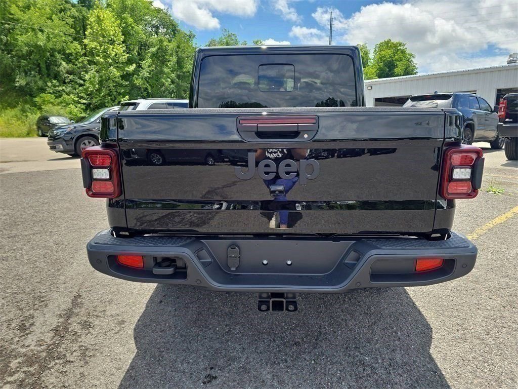 New 2025 Jeep Gladiator Sport image 5