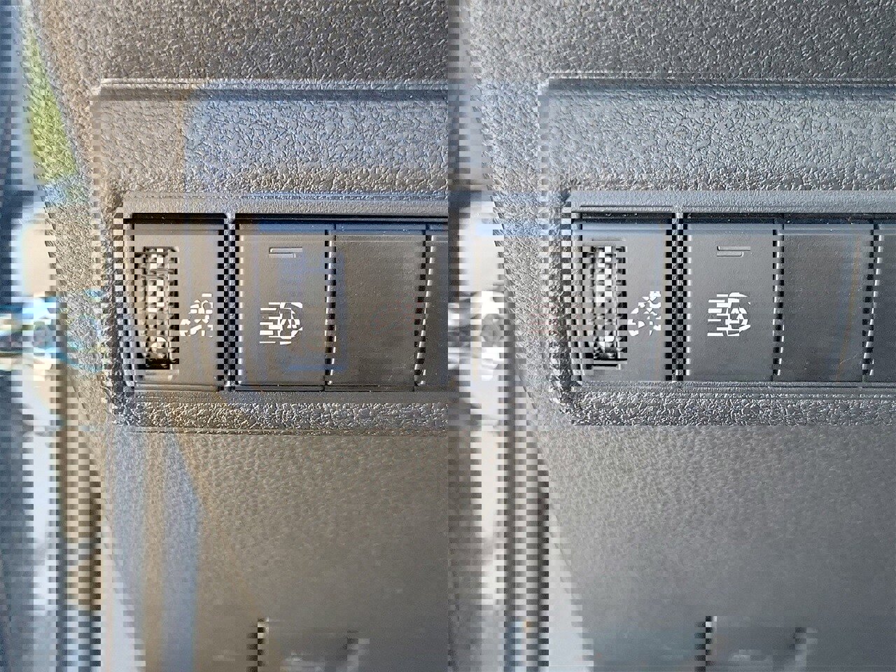 Used 2025 Toyota Corolla LE image 29