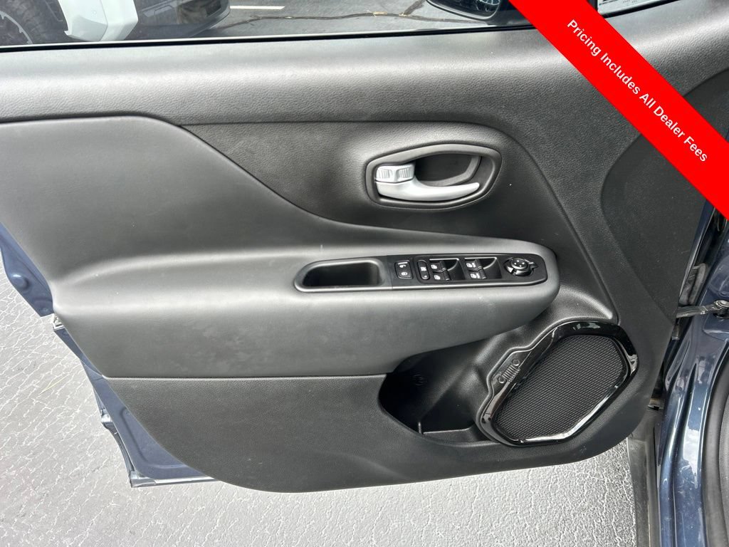 Used 2023 Jeep Renegade Altitude AWD/4WD image 3