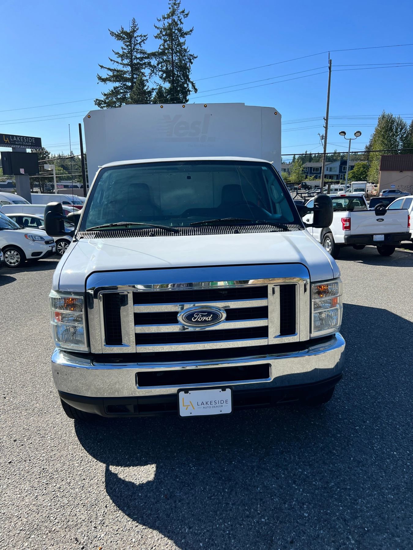 Used 2016 Ford E-350 and Econoline 350 Super Duty image 2
