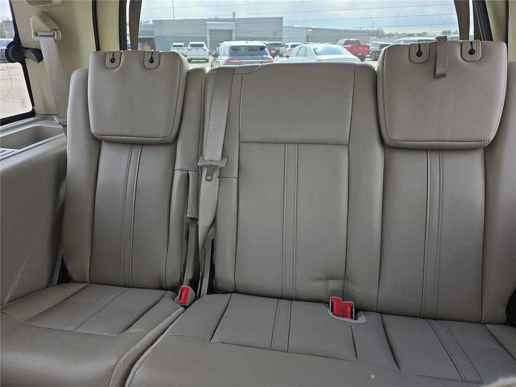 Used 2017 Lincoln Navigator Select image 9