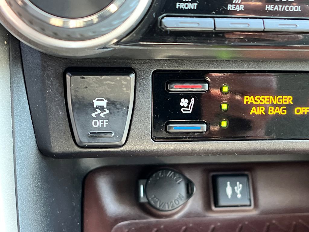 Used 2019 Toyota RAV4 Limited w/ Cold Weather Package AWD/4WD image 30