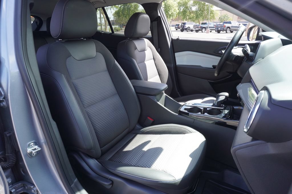 Used 2024 Chevrolet Trax LT w/ Driver Confidence Package FWD image 16