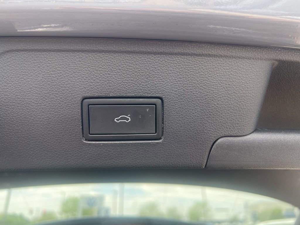 Used 2022 Volkswagen Atlas Cross Sport SEL R-Line AWD/4WD image 22