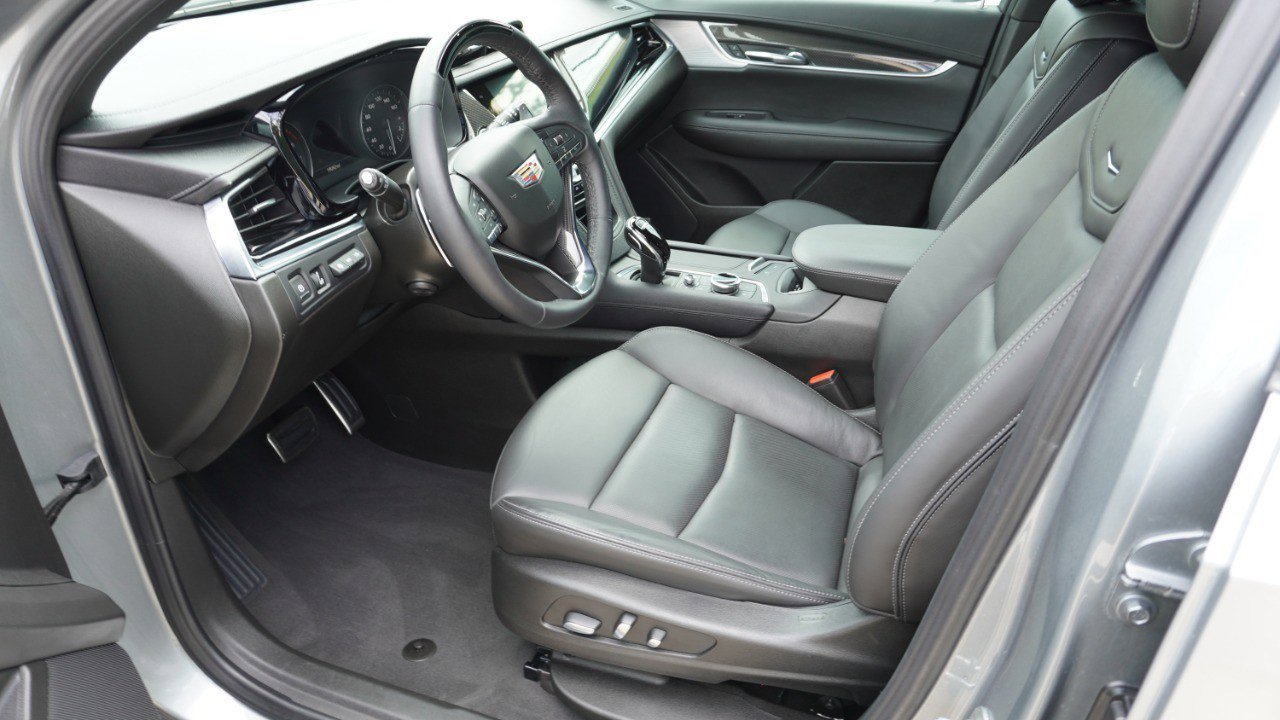Used 2024 Cadillac XT6 Sport w/ Technology Package AWD/4WD image 9