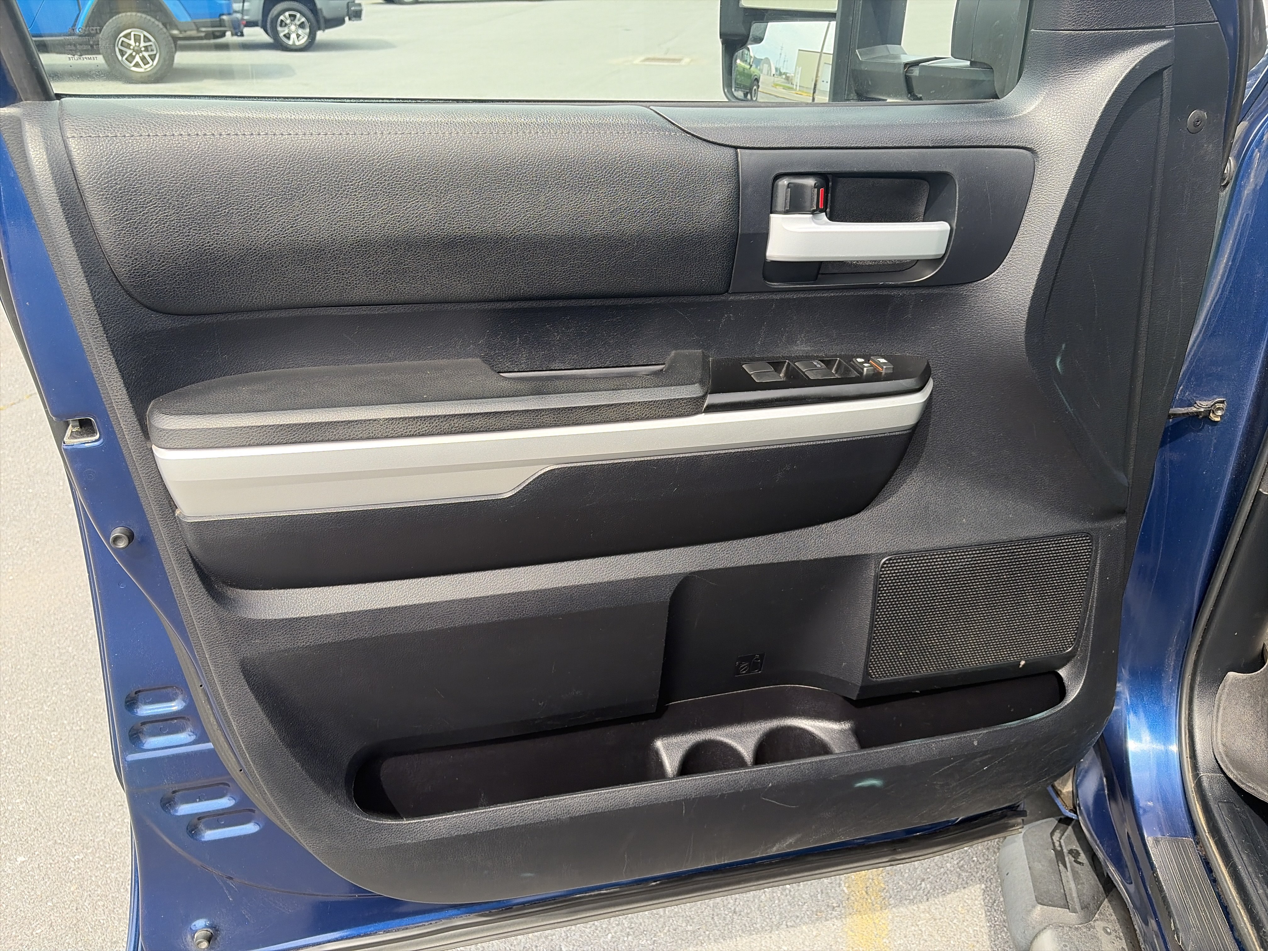 Used 2014 Toyota Tundra SR5 w/ SR5 Upgrade Package AWD/4WD image 18