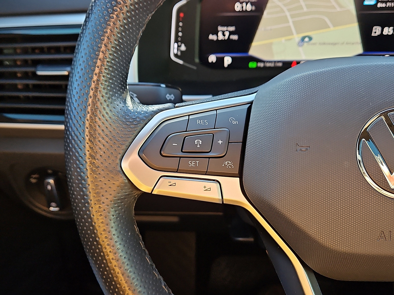 Certified 2022 Volkswagen Atlas Cross Sport SEL R-Line w/ Cross Sport MDO Package image 17