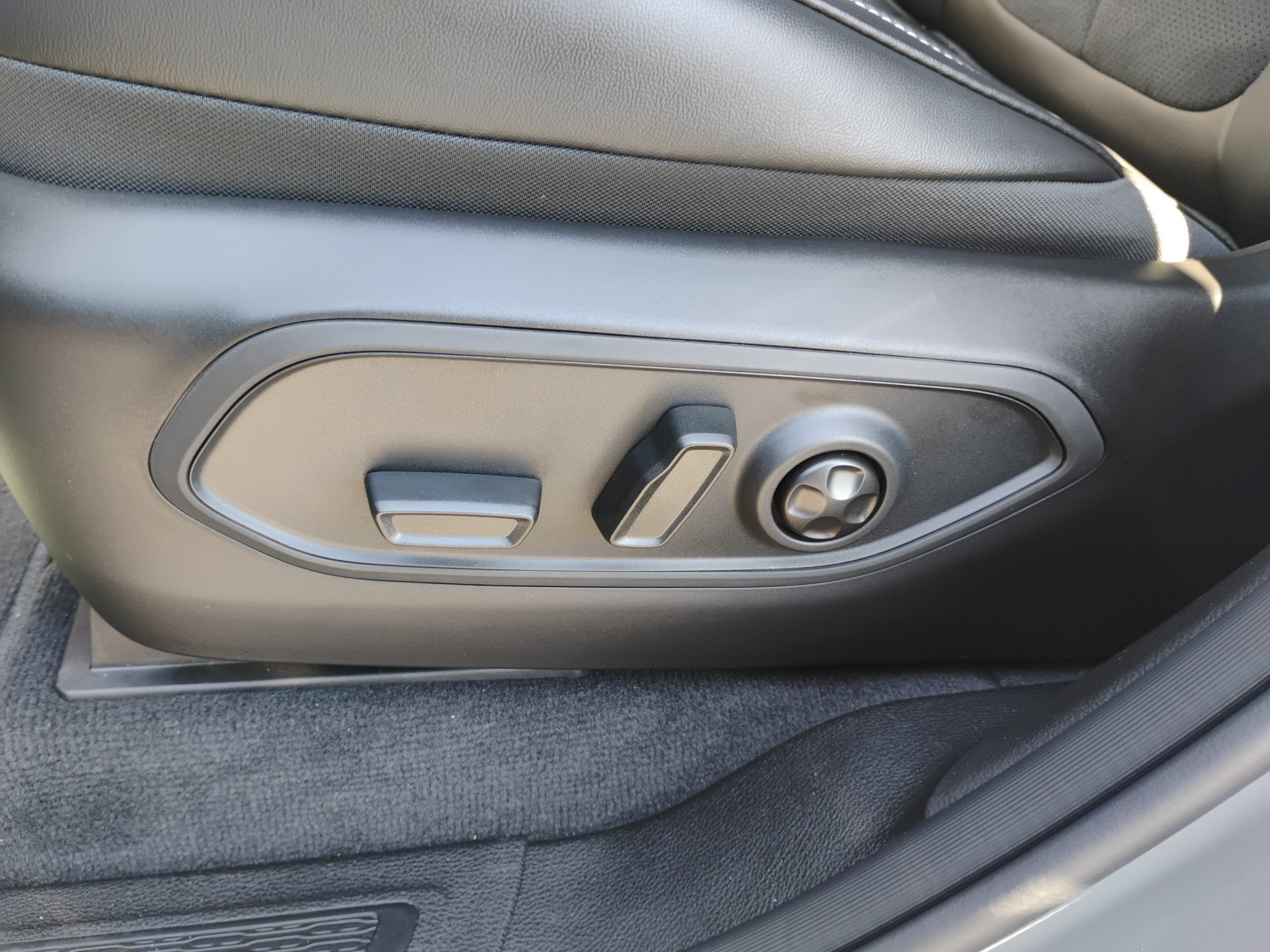 New 2027 Jeep Grand Cherokee Altitude AWD/4WD image 20