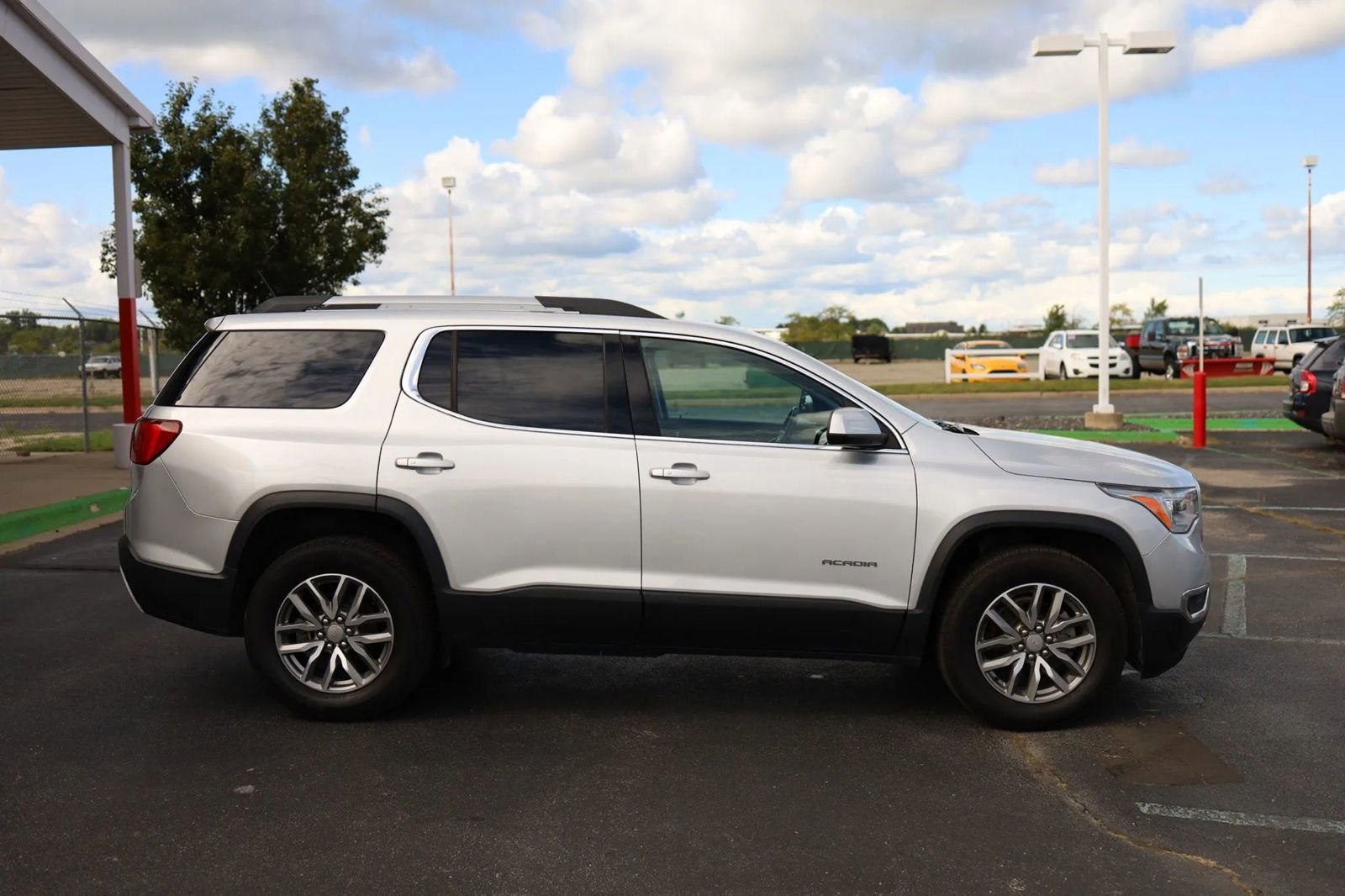 Used 2018 GMC Acadia SLE image 4