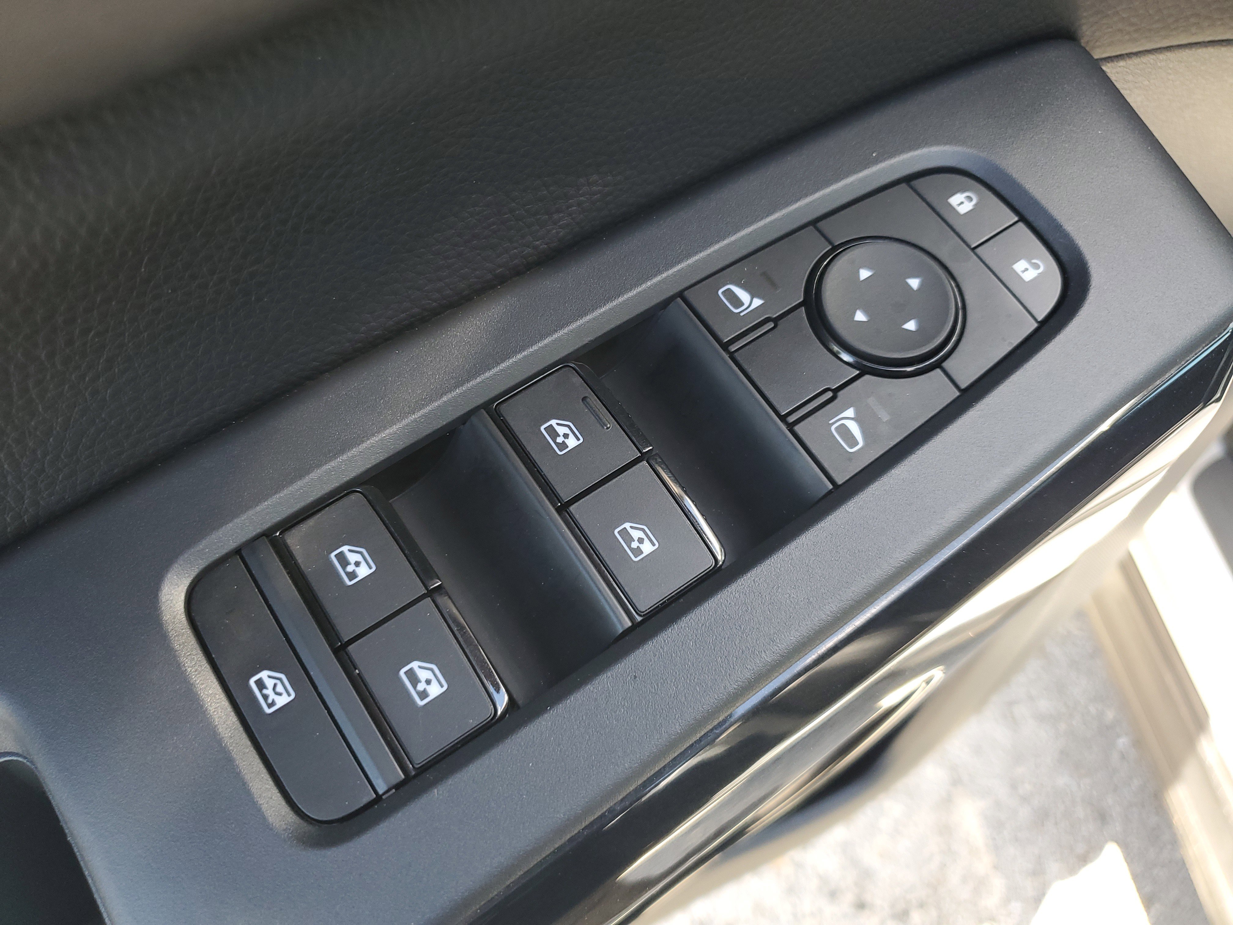 Used 2024 Nissan Pathfinder SV image 28