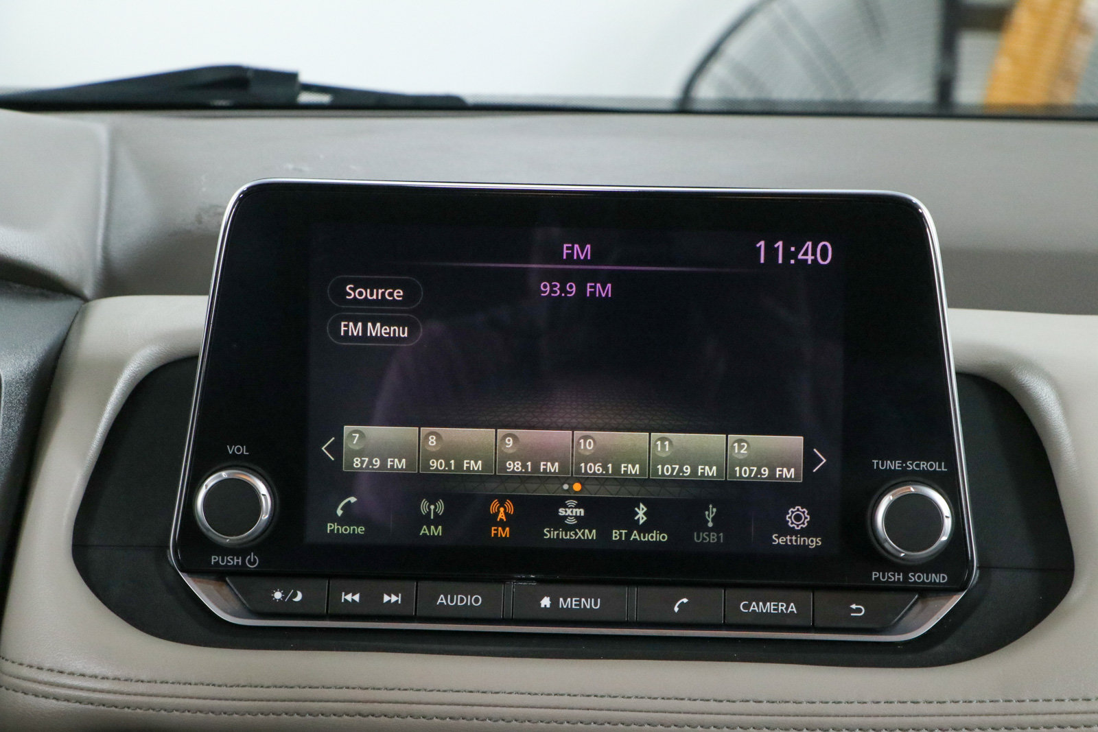 Used 2023 Nissan Rogue SV w/ SV Premium B Package FWD image 19