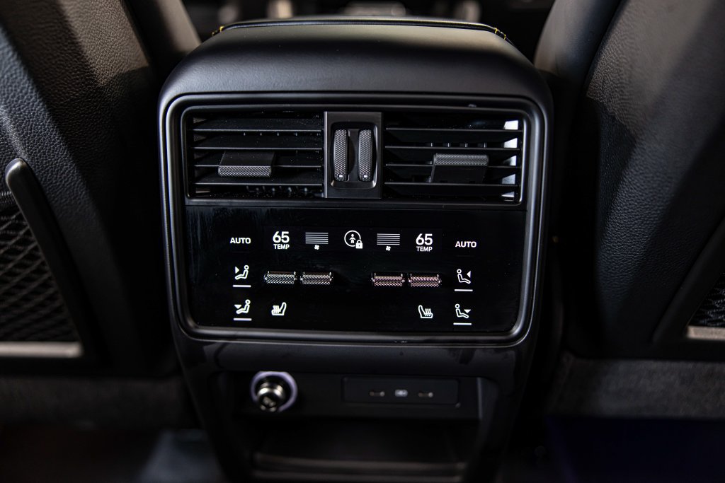 Used 2024 Porsche Cayenne Turbo GT AWD/4WD image 35