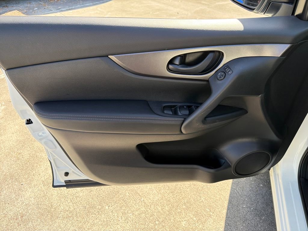 Used 2018 Nissan Rogue Sport S w/ S Appearance Package image 15