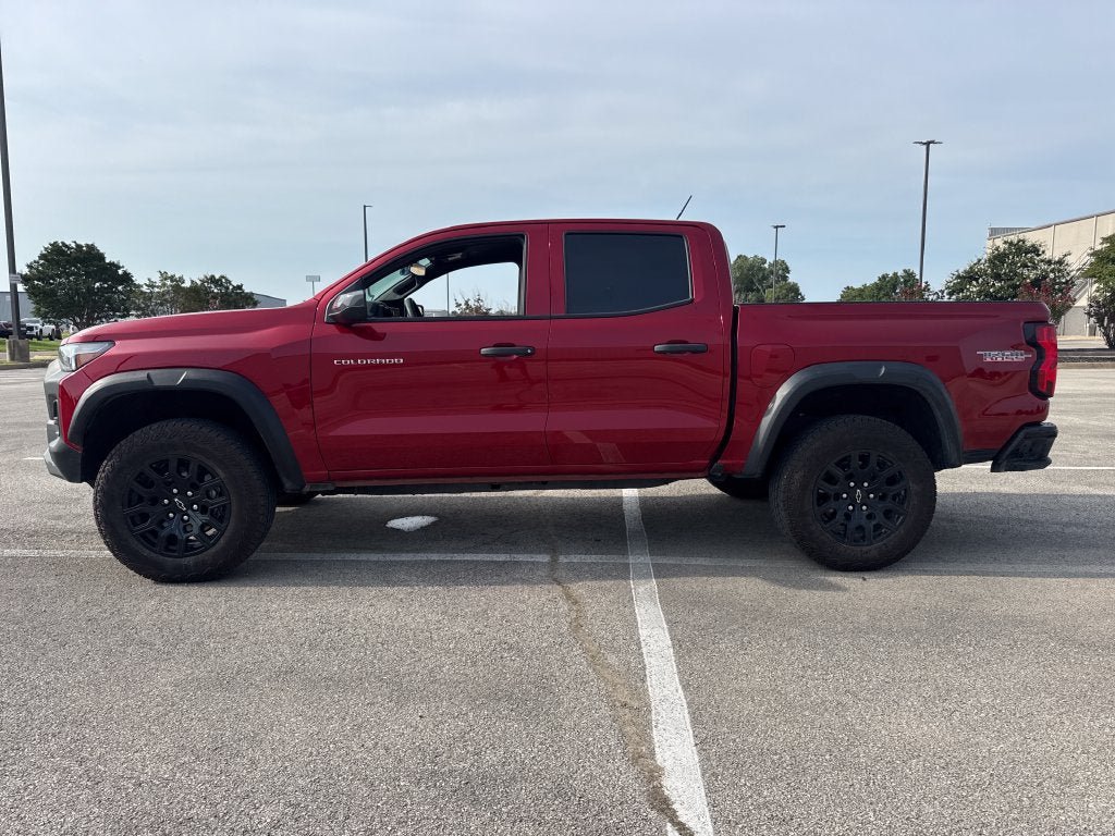Used 2025 Chevrolet Colorado Trail Boss AWD/4WD image 3