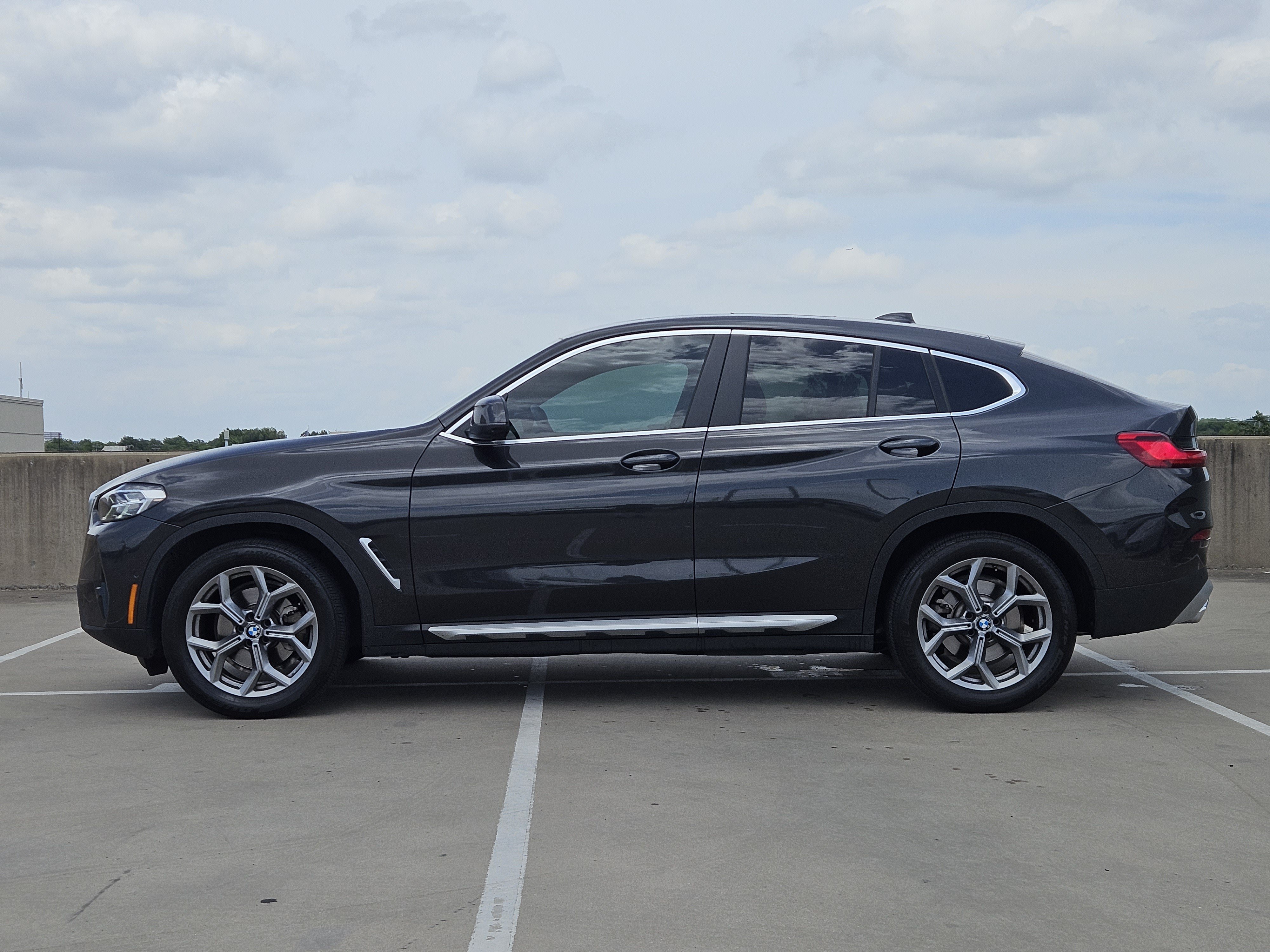 Used 2024 BMW X4 xDrive30i w/ Parking Assistance Package AWD/4WD image 2