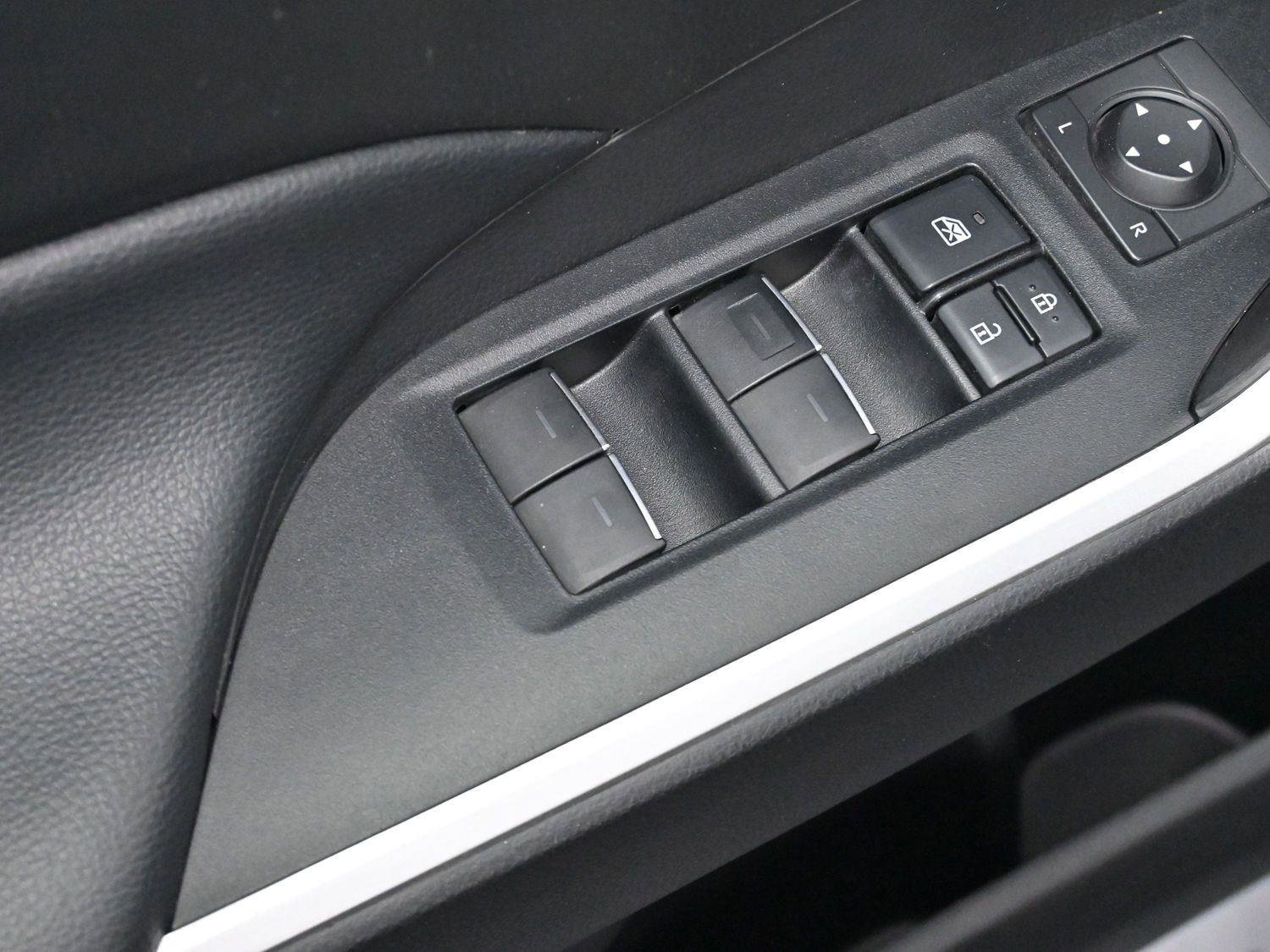 Used 2022 Toyota RAV4 XLE w/ Convenience Package image 12