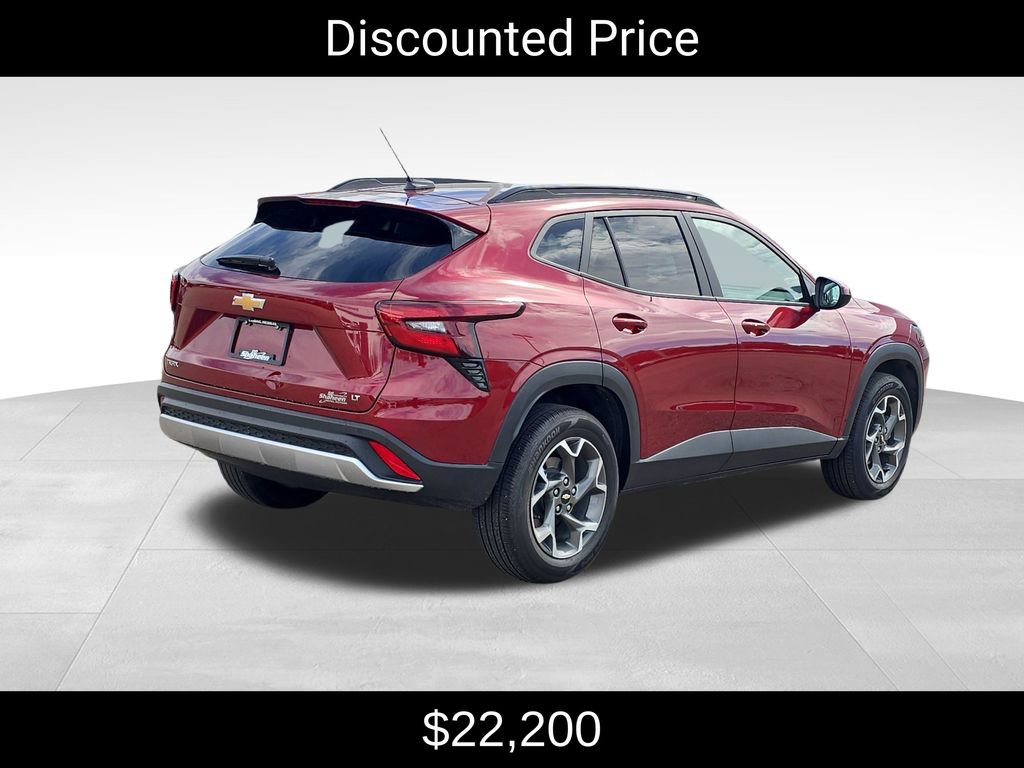 Used 2025 Chevrolet Trax LT w/ Driver Confidence Package FWD image 3