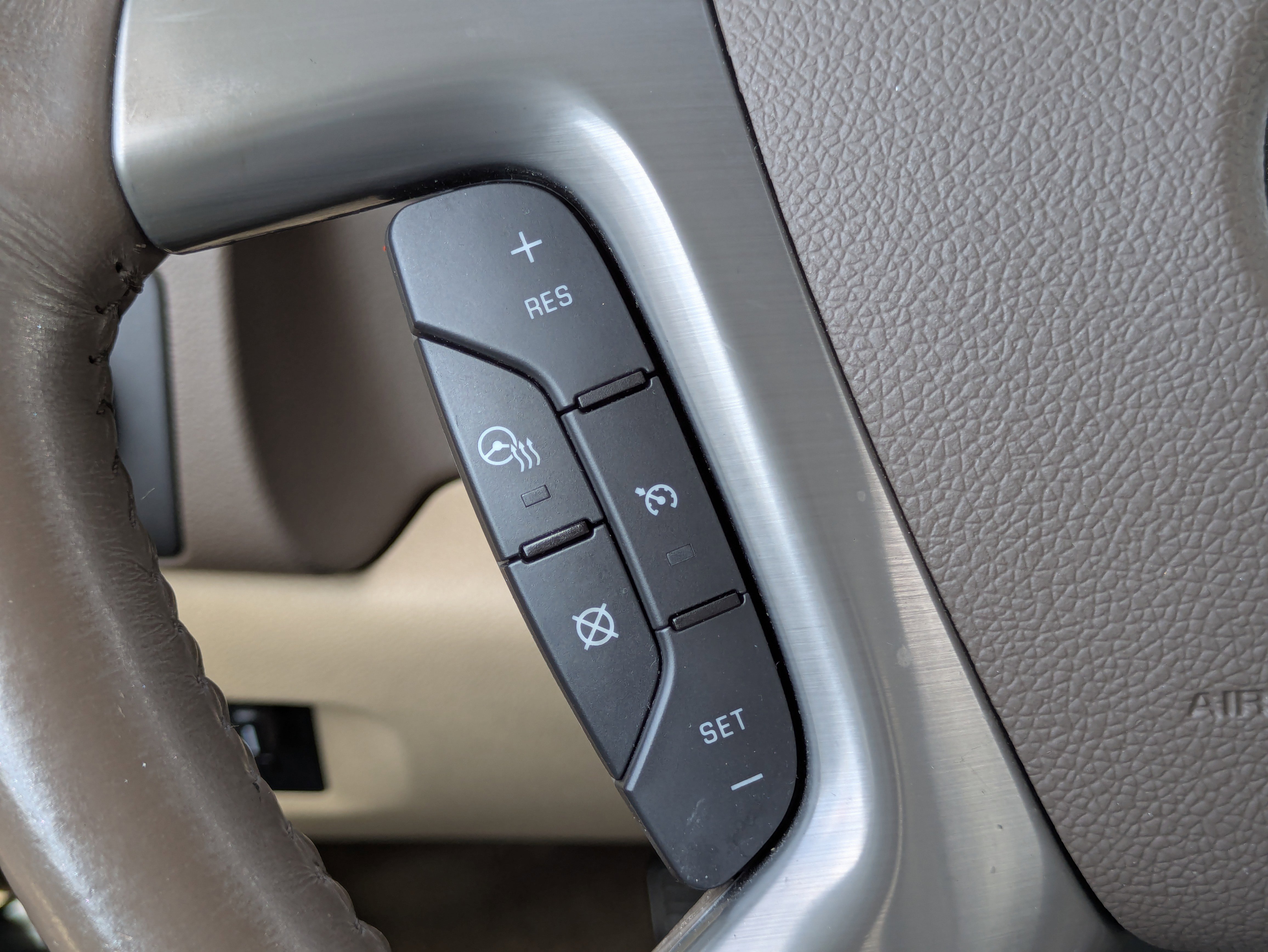 Used 2013 Chevrolet Avalanche LTZ image 15