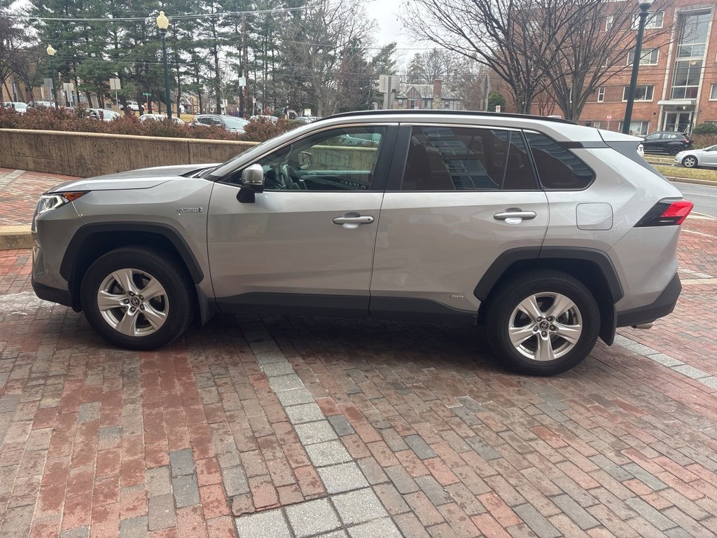 Used 2020 Toyota RAV4 XLE image 5