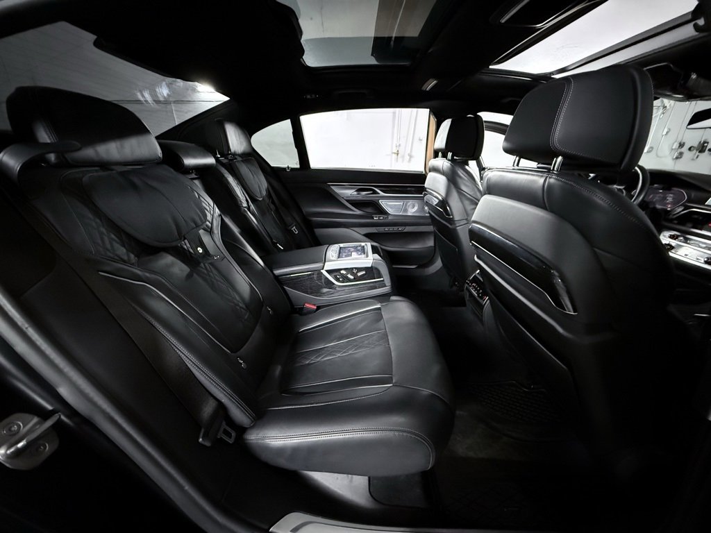 Used 2022 BMW 750i xDrive w/ Luxury Rear Seating Package image 25