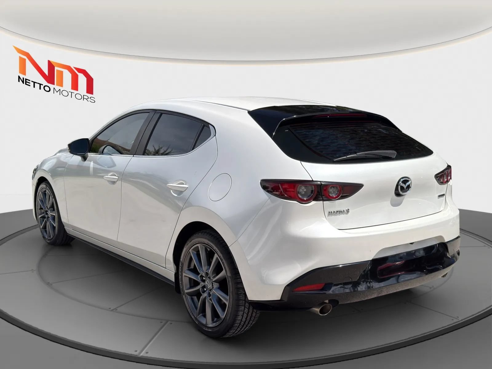 Used 2020 MAZDA MAZDA3 Hatchback FWD image 3