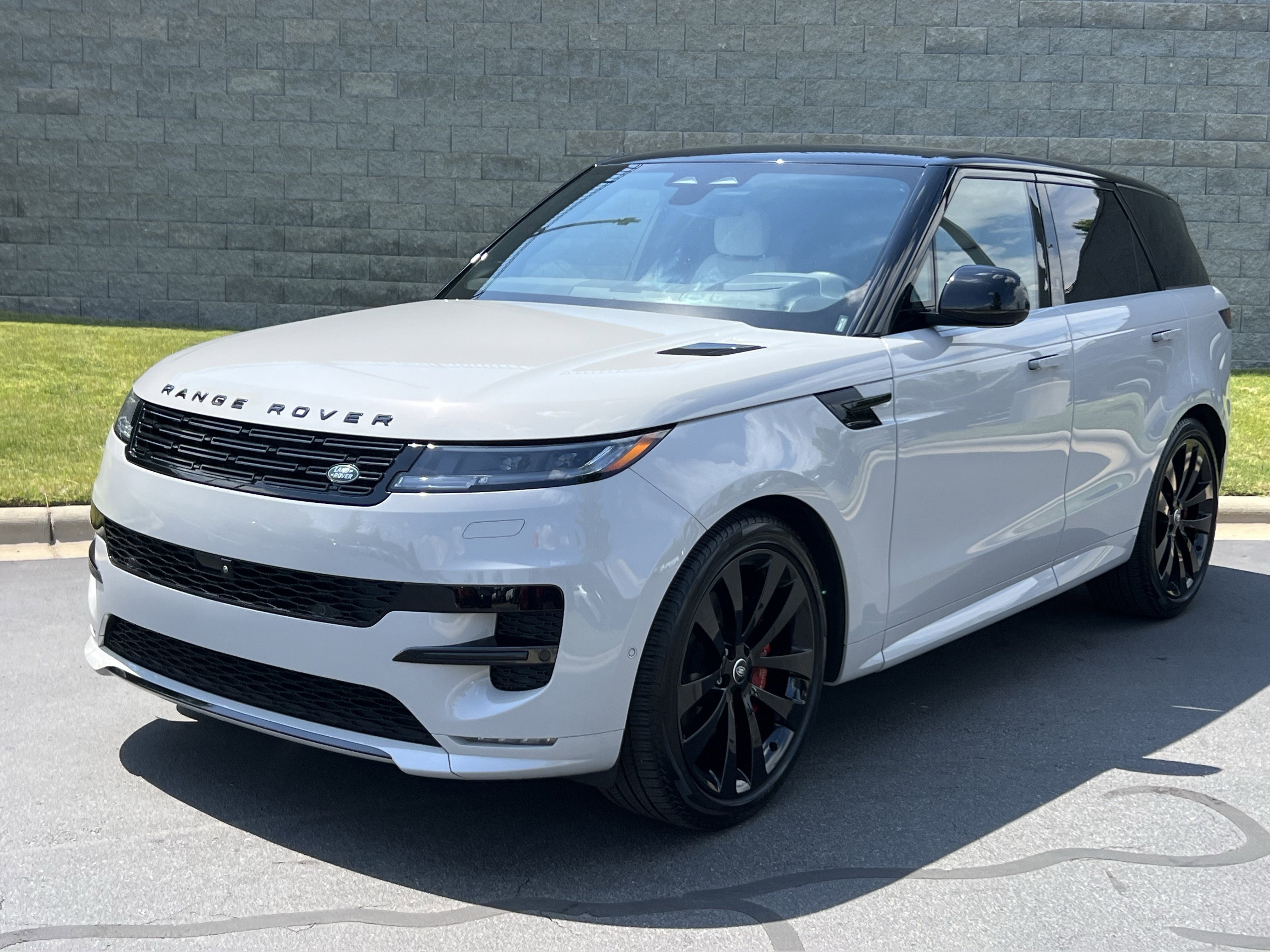 Certified 2024 Land Rover Range Rover Sport Dynamic SE AWD/4WD image 1