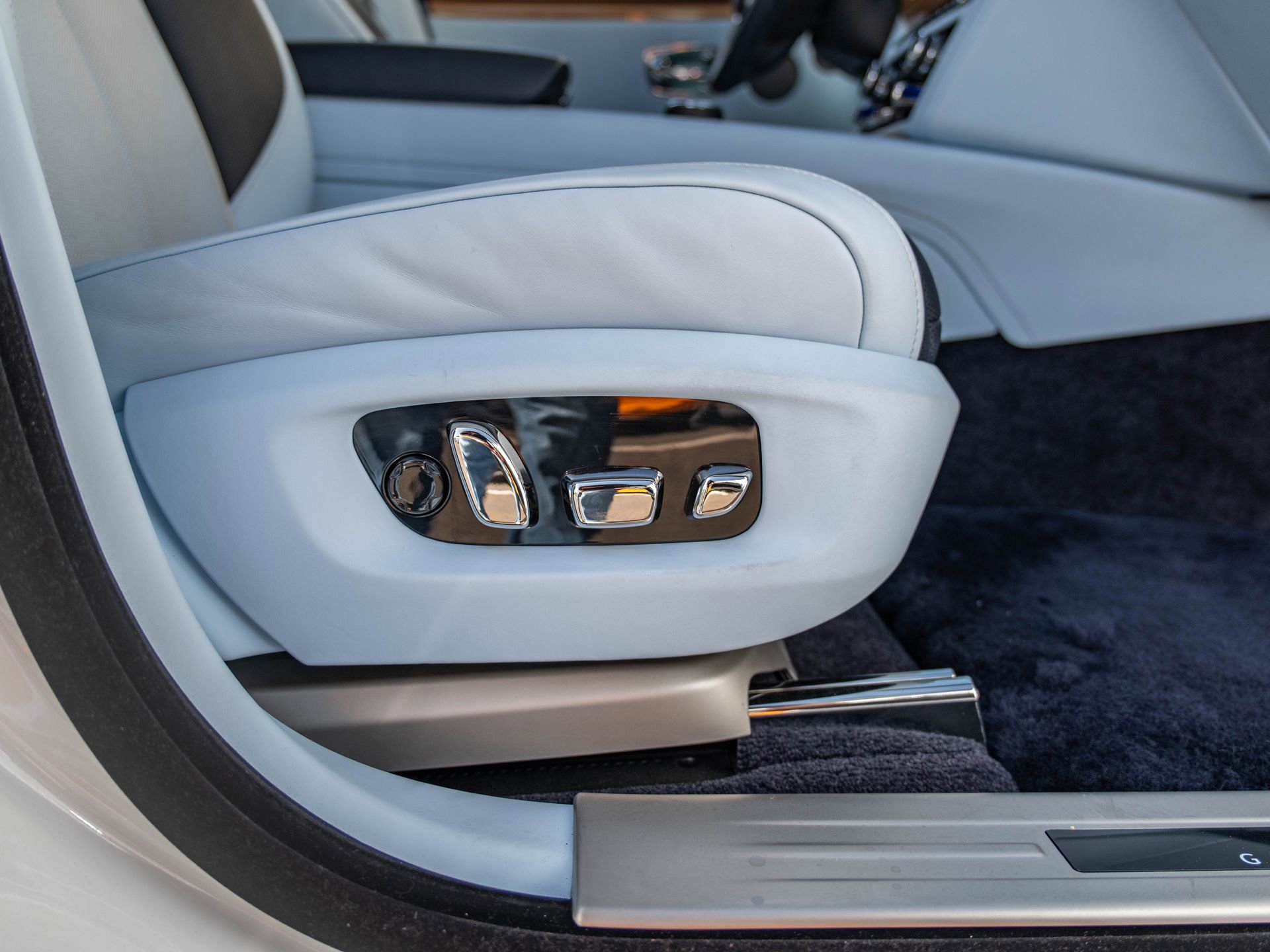 Used 2022 Rolls-Royce Ghost w/ Ghost Package image 36