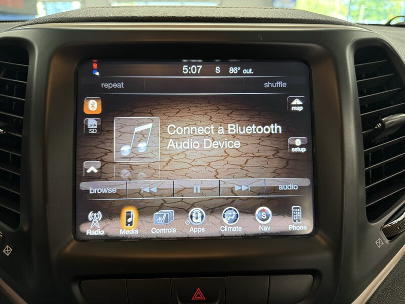 Used 2015 Jeep Cherokee Latitude w/ Cold Weather Group AWD/4WD image 23