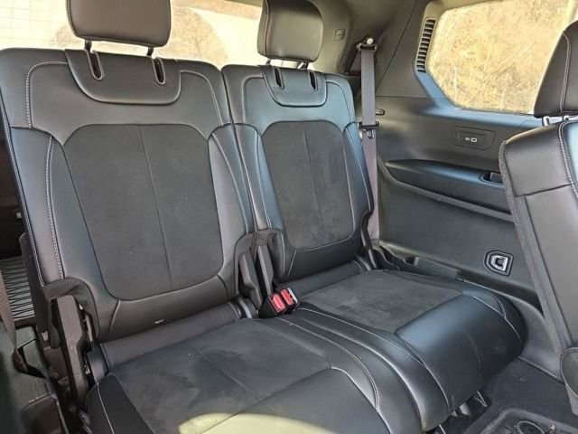 Used 2022 Jeep Grand Cherokee L Laredo image 5