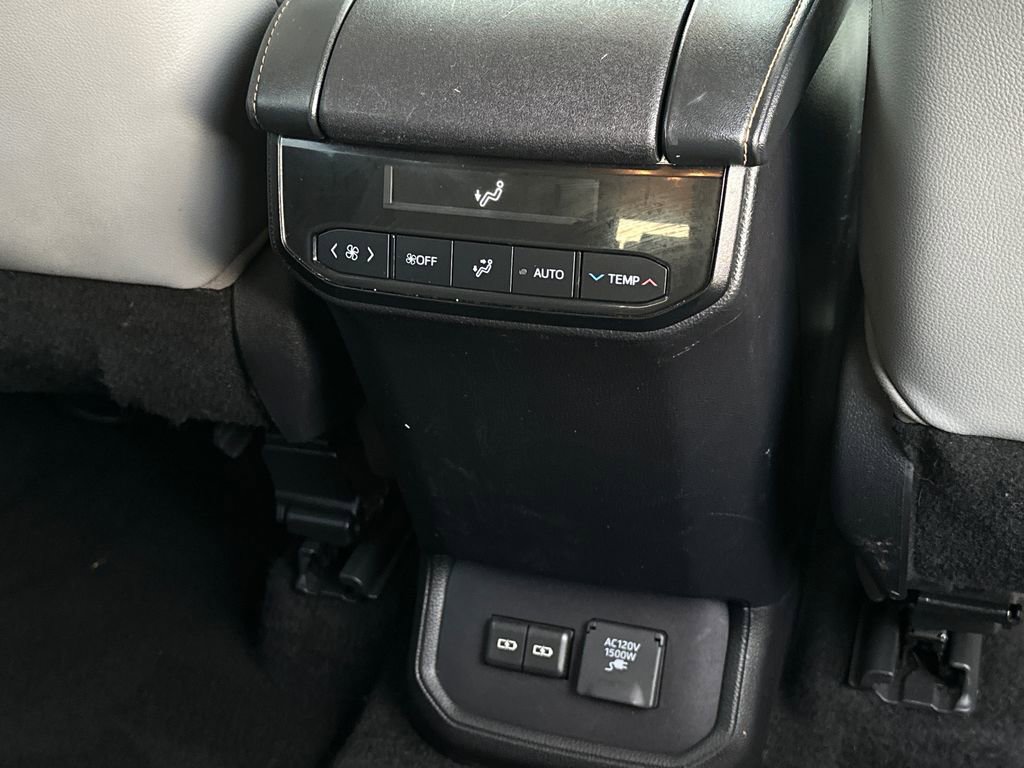 Used 2022 Toyota Highlander Bronze Edition image 19
