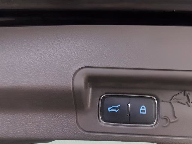 Used 2022 Ford Explorer Platinum w/ Equipment Group 601A image 23