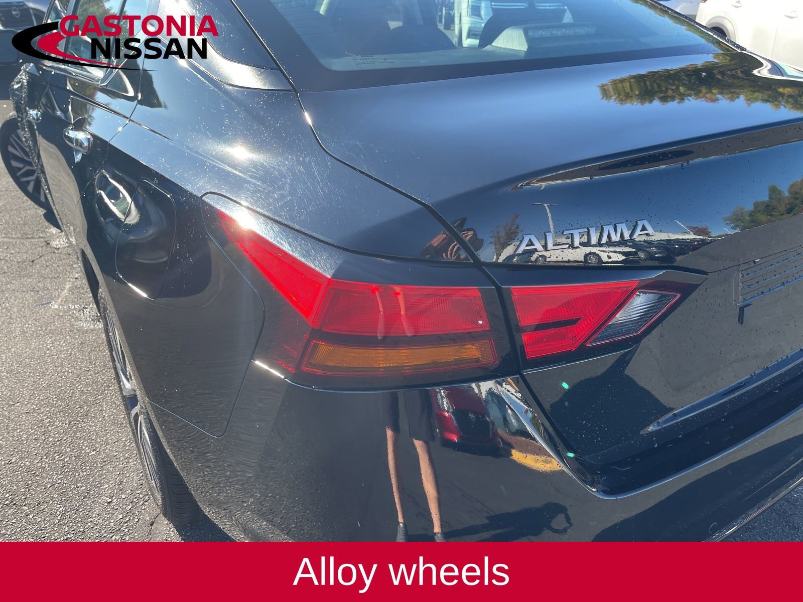 Used 2023 Nissan Altima 2.5 SV image 9