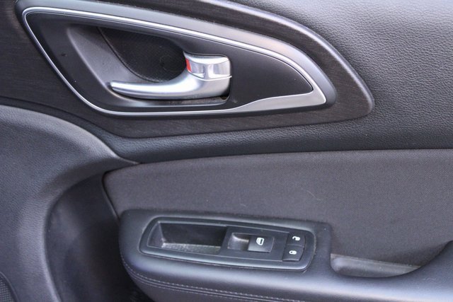 Used 2016 Chrysler 200 LX image 9