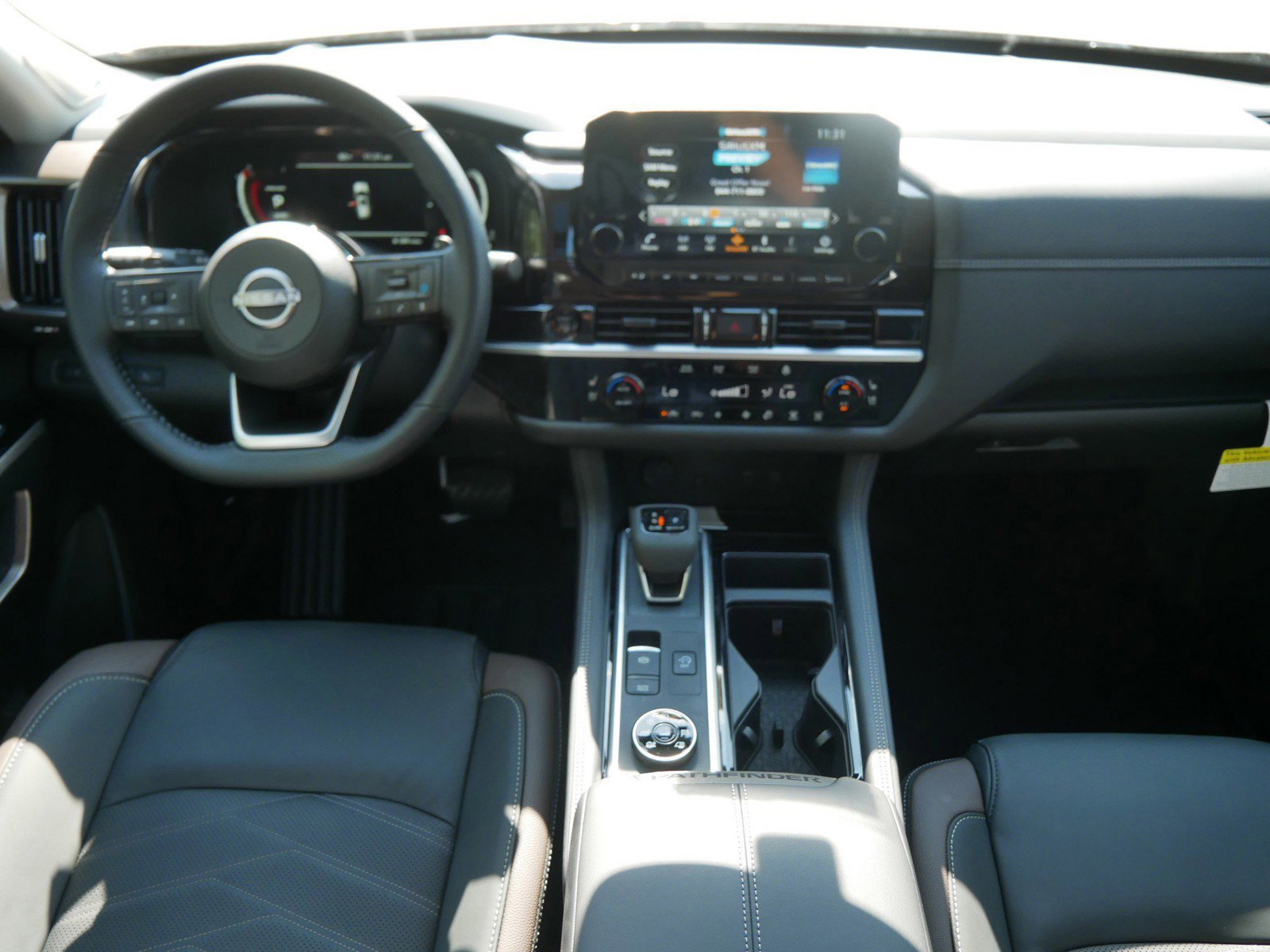 New 2025 Nissan Pathfinder Platinum image 7