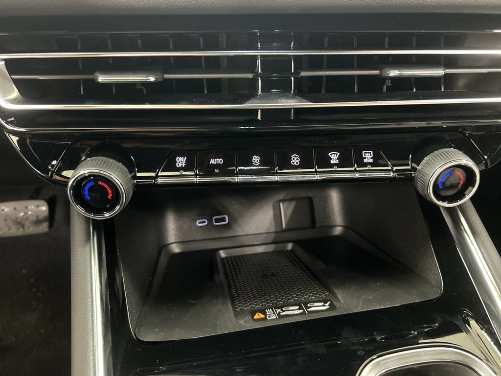 New 2026 Chevrolet Traverse LT w/ Midnight/Sport Edition AWD/4WD image 17