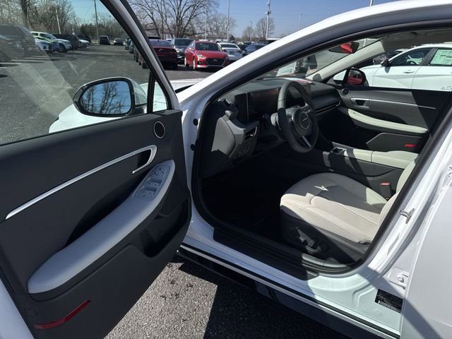 New 2026 Hyundai Sonata SEL FWD image 19