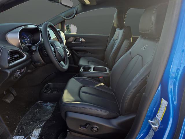 New 2026 Chrysler Pacifica Select w/ S Appearance Package image 4
