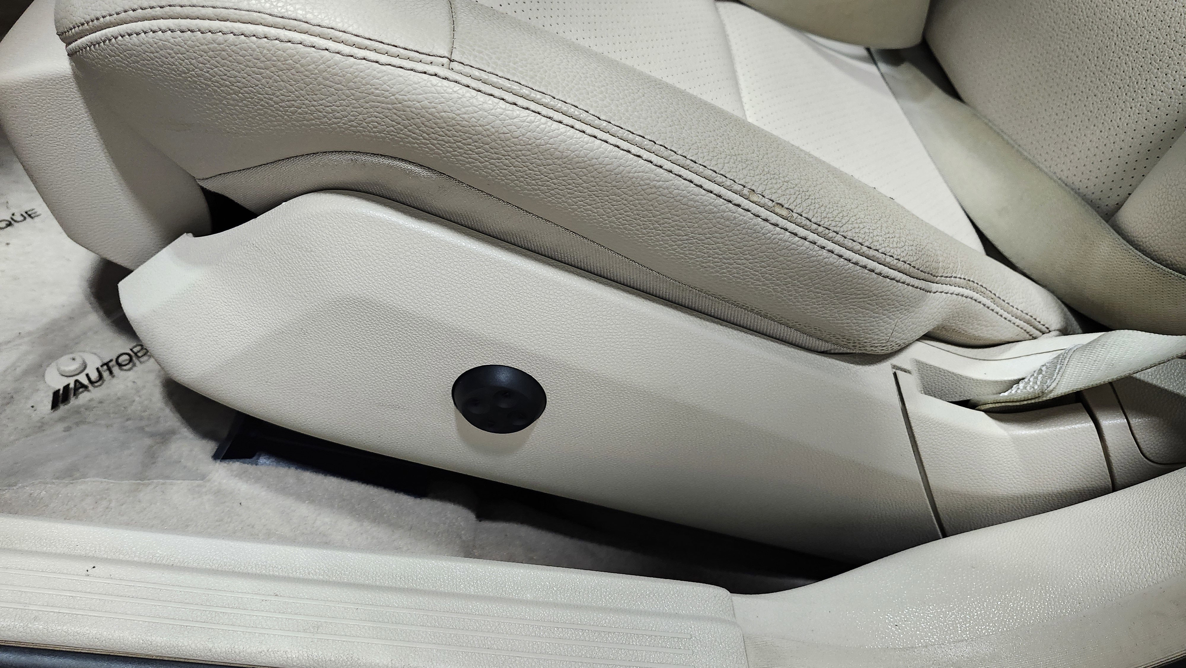 Used 2015 Mercedes-Benz E 350 4MATIC Sedan image 25