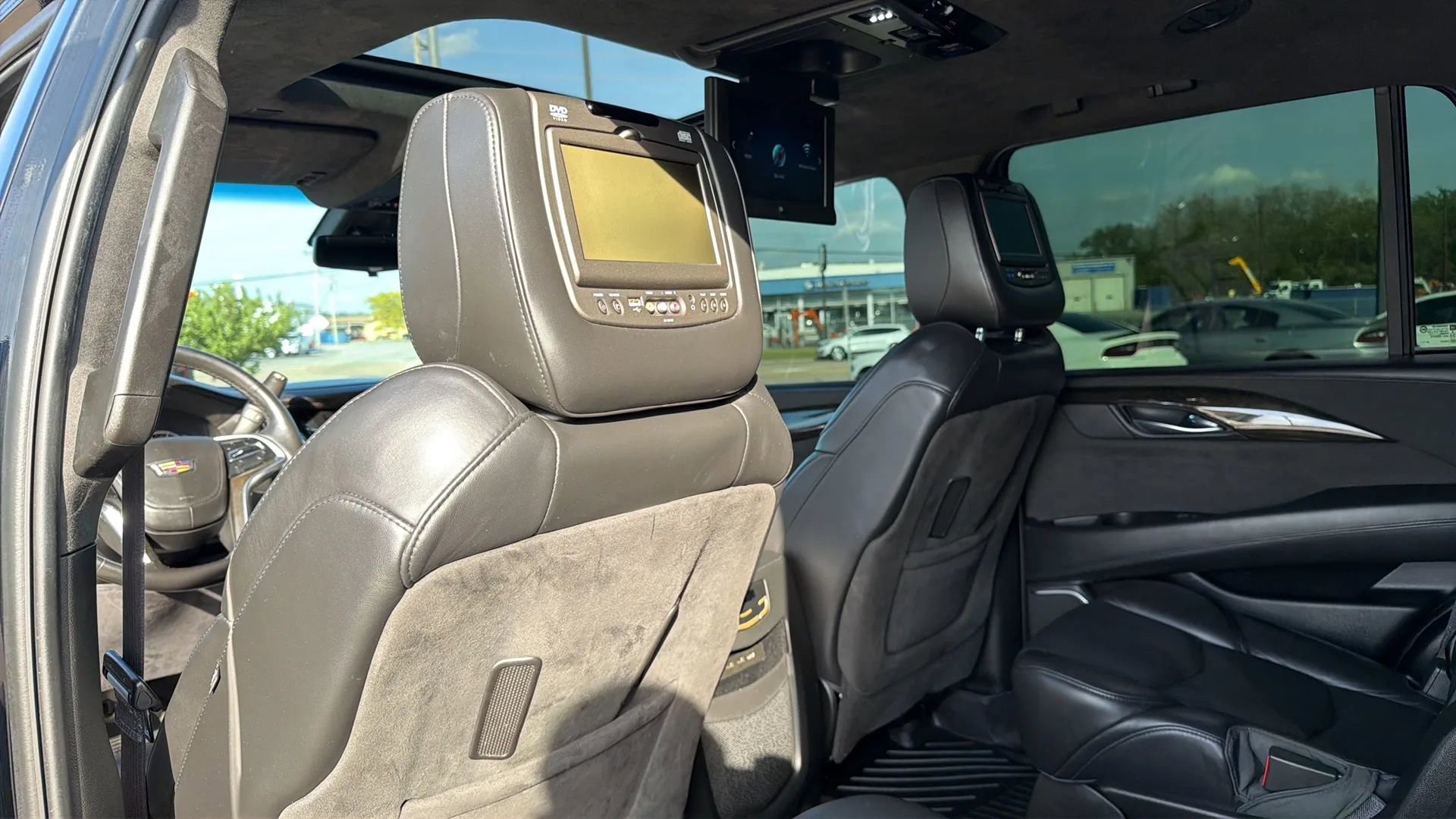 Used 2017 Cadillac Escalade Platinum AWD/4WD image 60