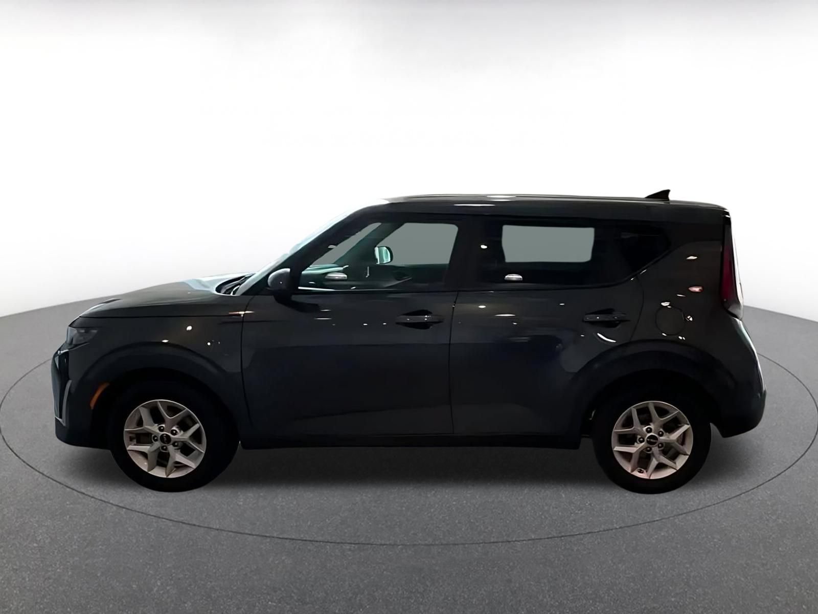 Used 2025 Kia Soul LX w/ LX Technology Package FWD image 7