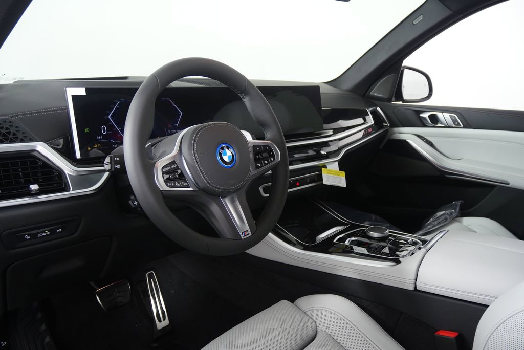 Used 2026 BMW X5 xDrive50e w/ M Sport Package AWD/4WD image 13