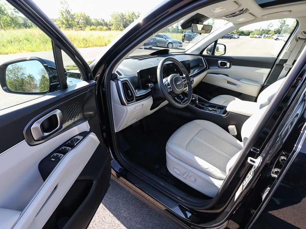 Certified 2025 Kia Sorento S w/ Panoramic Sunroof Package FWD image 12