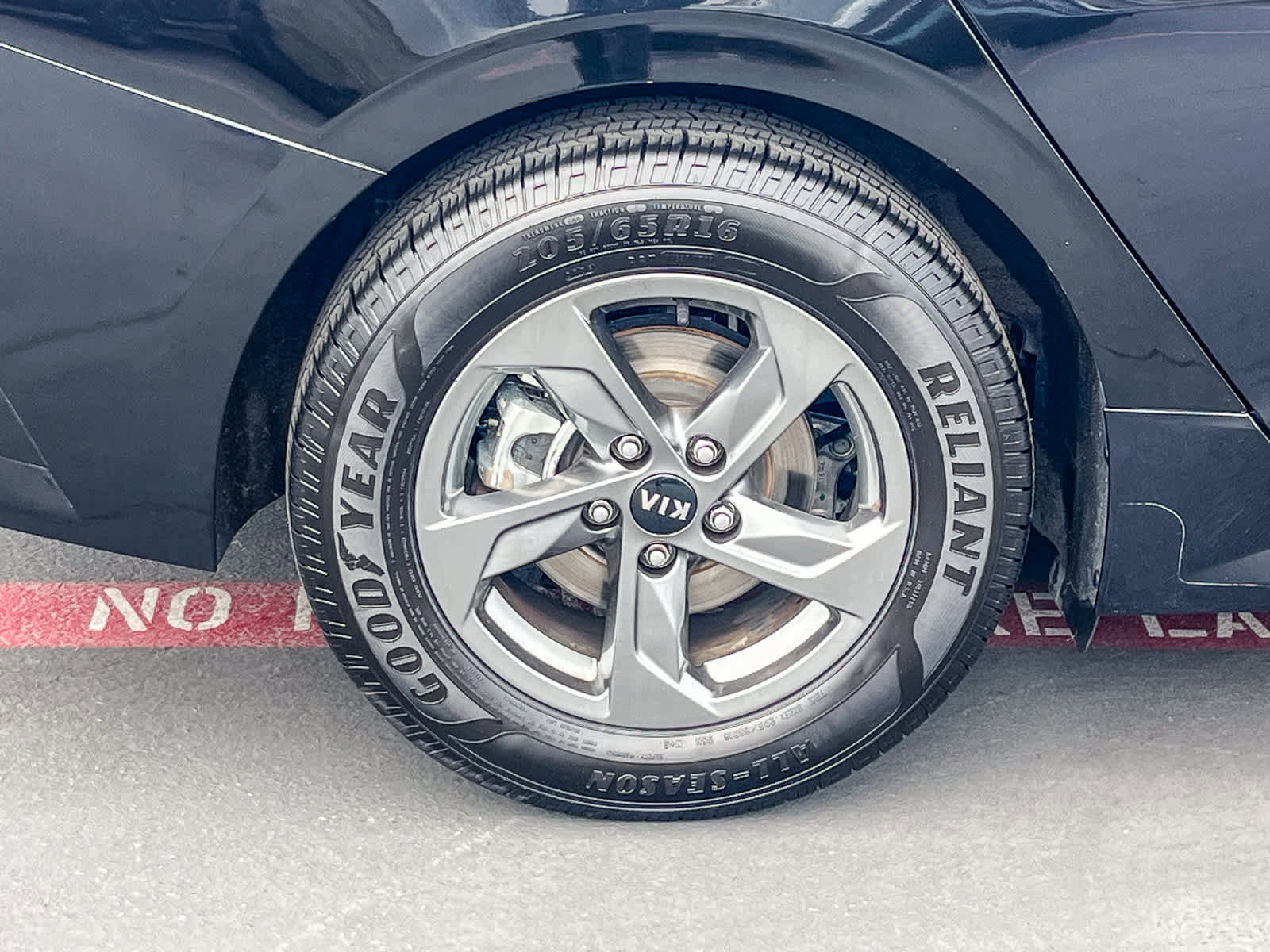 Used 2021 Kia K5 LXS image 10