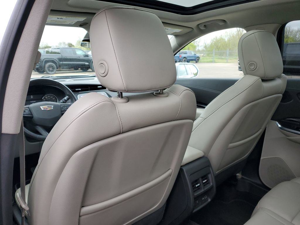 Used 2019 Cadillac XT4 Luxury w/ Cold Weather Package AWD/4WD image 27