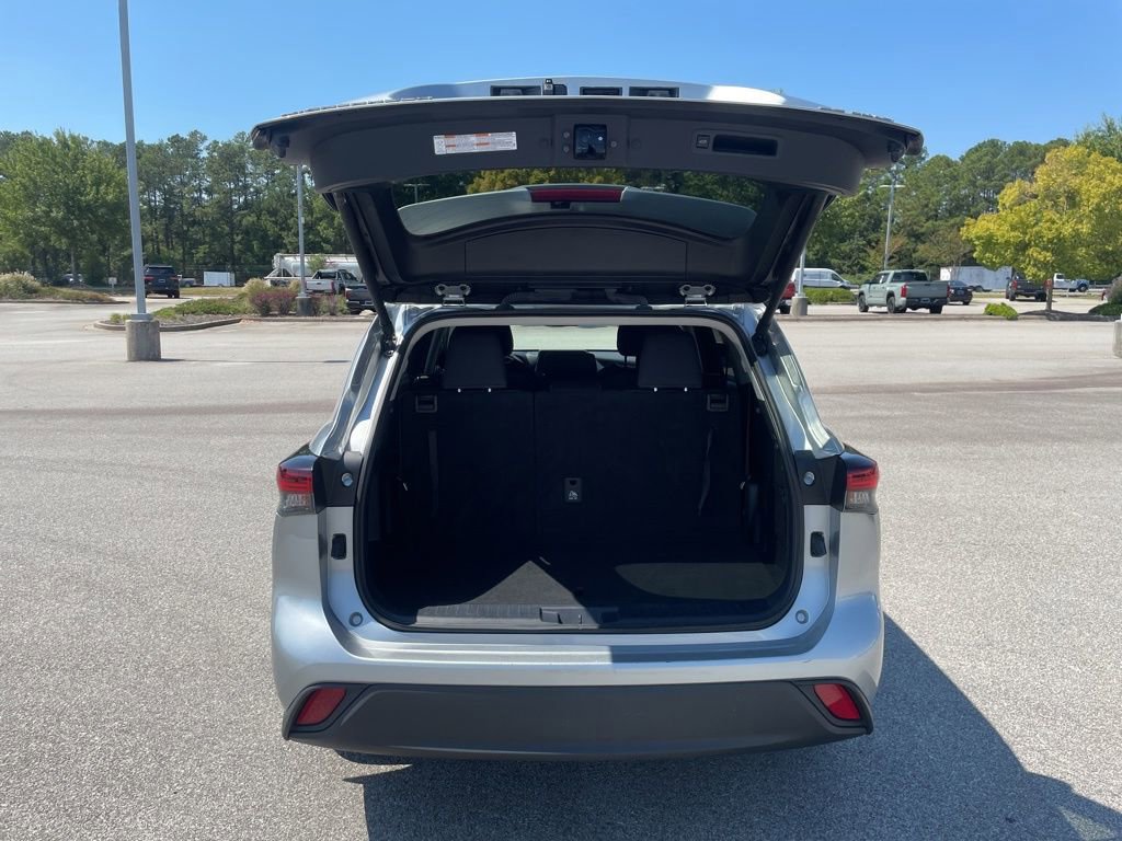 Used 2024 Toyota Highlander LE image 30